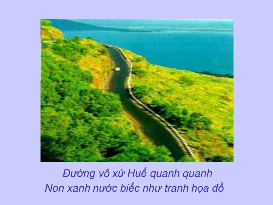 Câu thơ non nước quanh quanh gợi nhớ đến vẻ đẹp núi sông Việt Nam